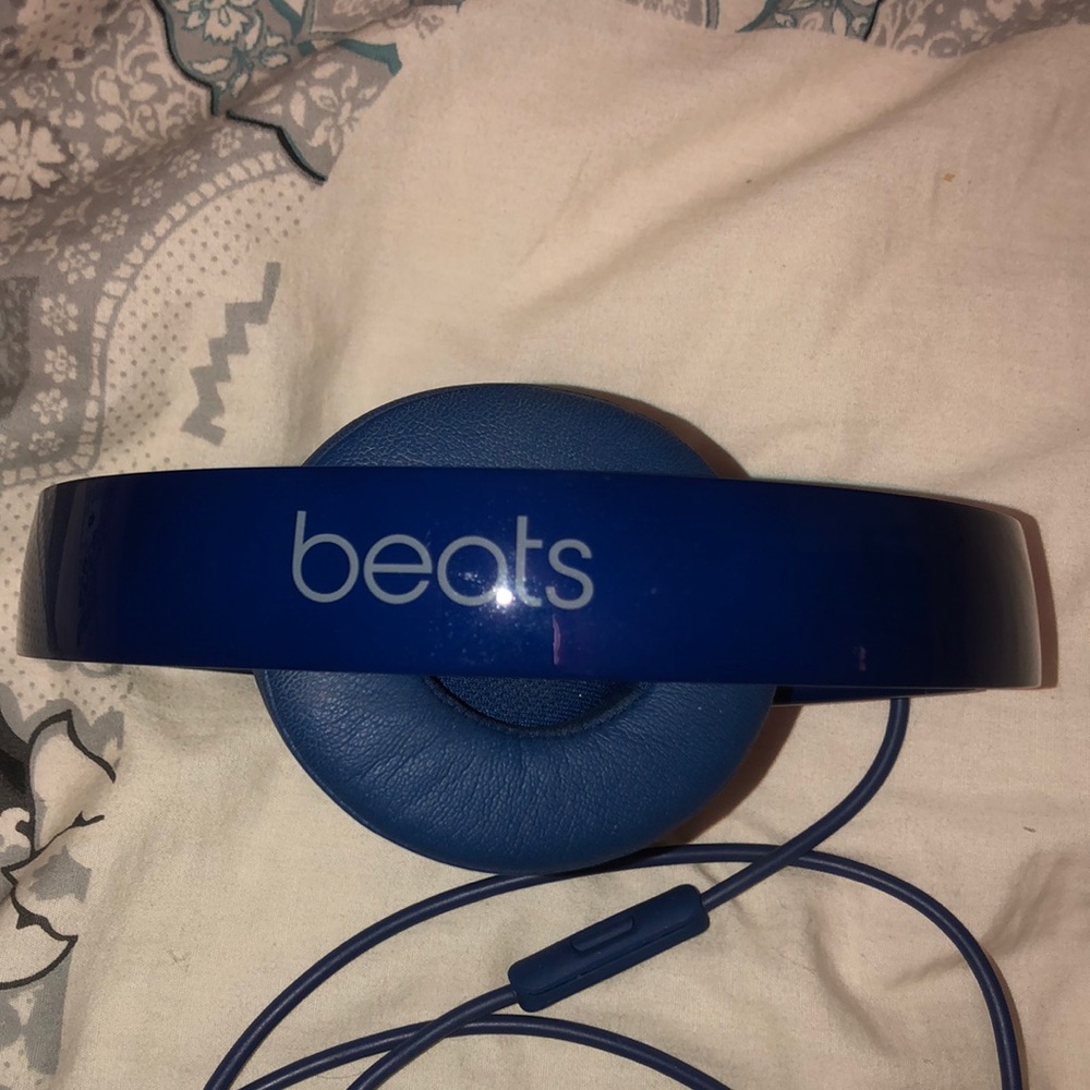 Beats Solo with wire